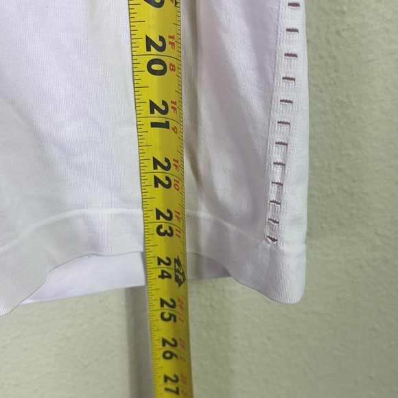 Athleta foothill short sleeve top in light lilac size Medium - Picture 4 of 6